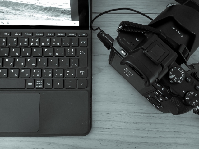 パソコンとカメラ